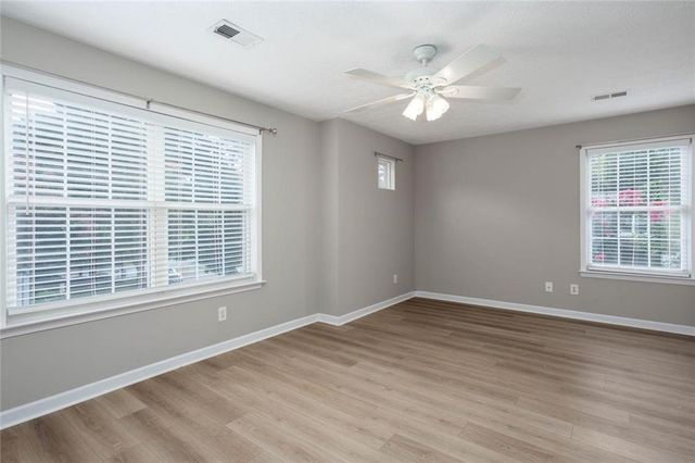 126 W Oaks Place, Woodstock, GA 30188