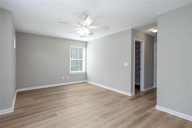 126 W Oaks Place, Woodstock, GA 30188