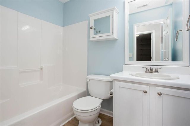 126 W Oaks Place, Woodstock, GA 30188