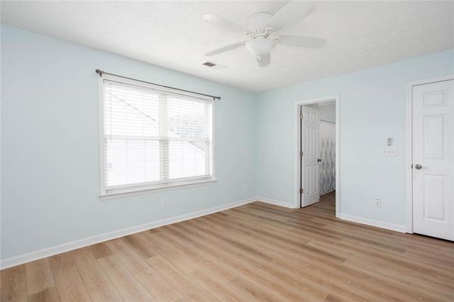 126 W Oaks Place, Woodstock, GA 30188