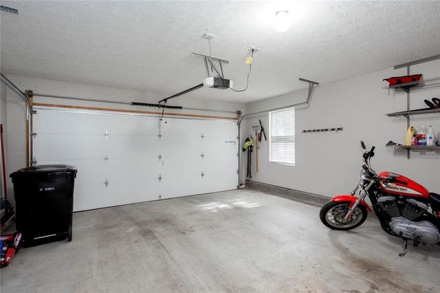 126 W Oaks Place, Woodstock, GA 30188