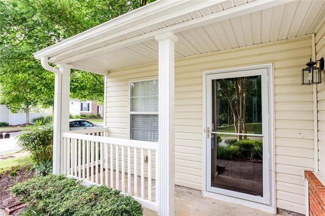 126 W Oaks Place, Woodstock, GA 30188