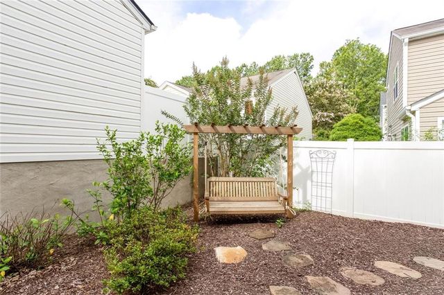 126 W Oaks Place, Woodstock, GA 30188