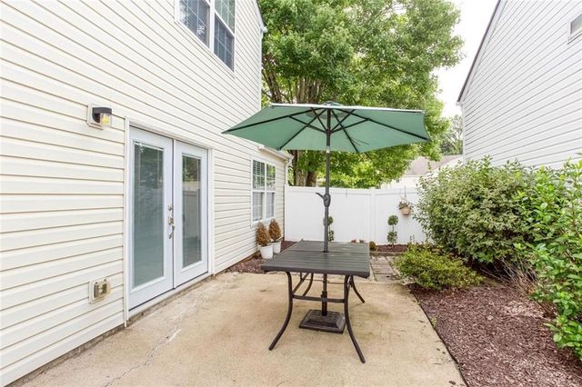 126 W Oaks Place, Woodstock, GA 30188