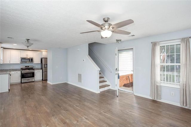 126 W Oaks Place, Woodstock, GA 30188