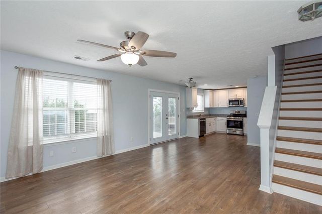 126 W Oaks Place, Woodstock, GA 30188