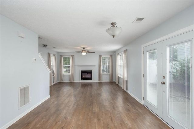 126 W Oaks Place, Woodstock, GA 30188