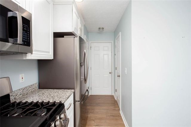 126 W Oaks Place, Woodstock, GA 30188