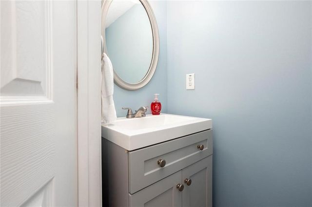 126 W Oaks Place, Woodstock, GA 30188