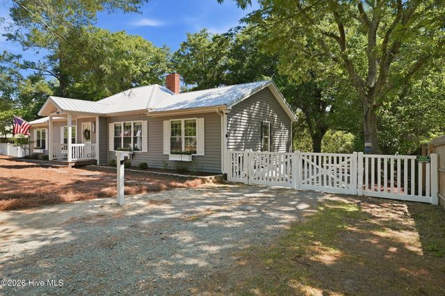 1425 Central Drive, Southern Pines, NC 28387