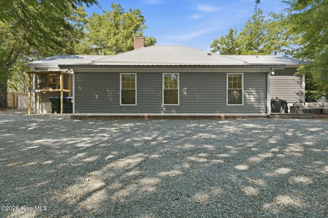 1425 Central Drive, Southern Pines, NC 28387