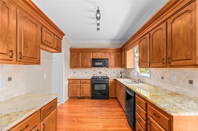 612 Rittenhouse Court, Winston-salem, NC 27104