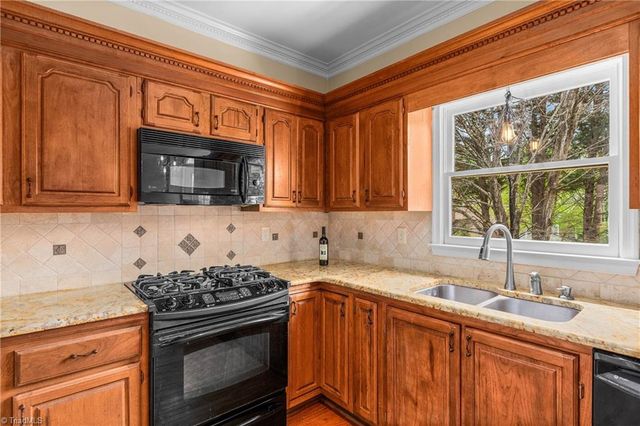 612 Rittenhouse Court, Winston-salem, NC 27104