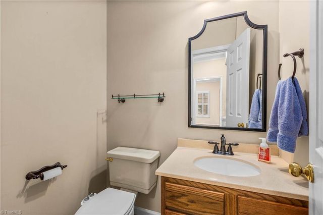 612 Rittenhouse Court, Winston-salem, NC 27104