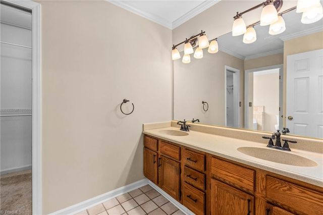 612 Rittenhouse Court, Winston-salem, NC 27104