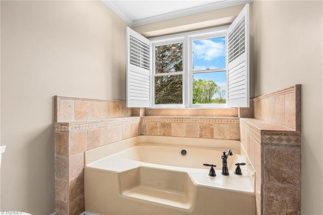 612 Rittenhouse Court, Winston-salem, NC 27104