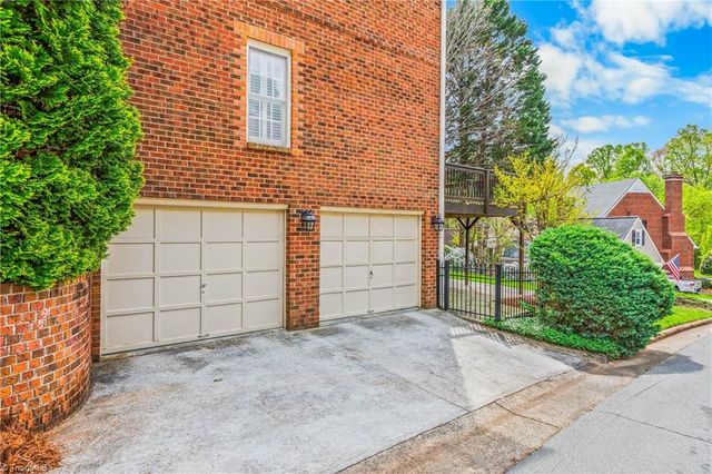 612 Rittenhouse Court, Winston-salem, NC 27104