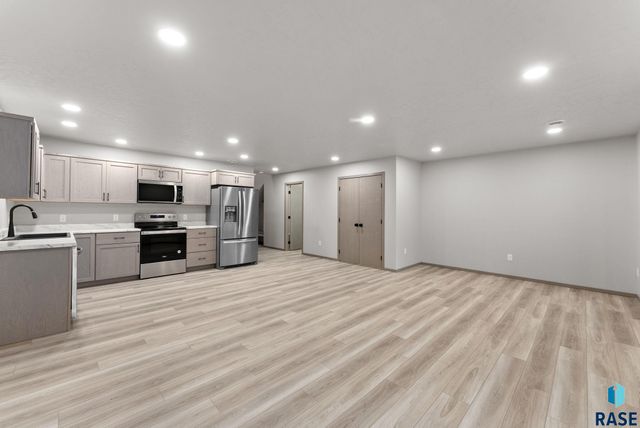 711 &713 N Dakota Ave Avenue, Dell Rapids, SD 57022