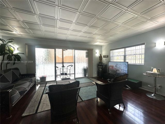 12900 SW 13th St 214E, Pembroke Pines, FL 33027