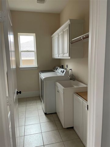 5105 Maple Street, Bellaire, TX 77401