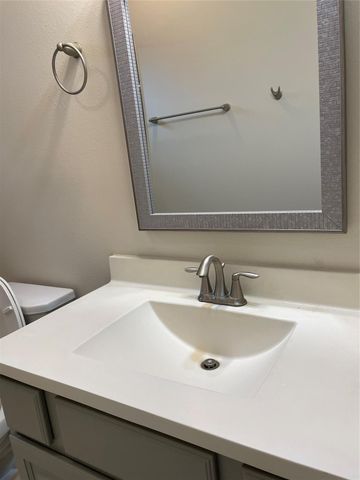 5105 Maple Street, Bellaire, TX 77401