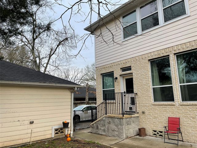 5105 Maple Street, Bellaire, TX 77401
