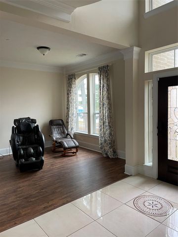 5105 Maple Street, Bellaire, TX 77401