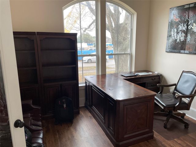 5105 Maple Street, Bellaire, TX 77401