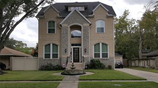 5105 Maple Street, Bellaire, TX 77401
