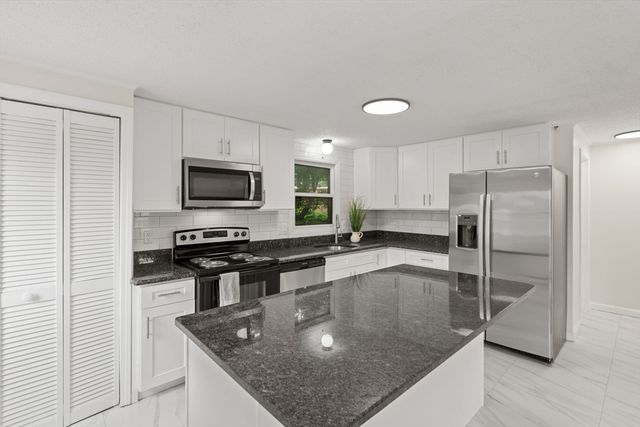 212 Fountain St A, Framingham, MA 01702