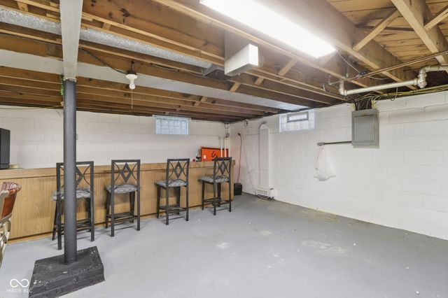 85 Woodside Avenue, Indianapolis, IN 46219