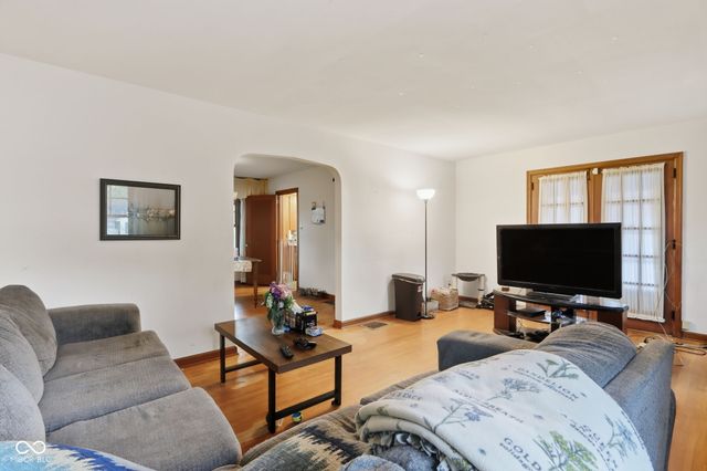 85 Woodside Avenue, Indianapolis, IN 46219