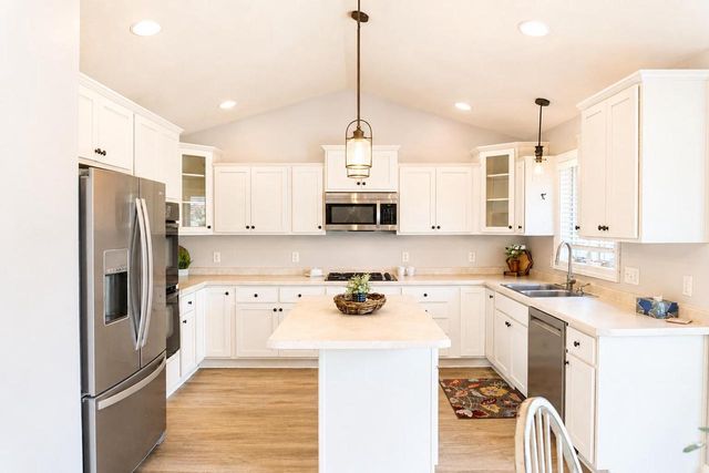 4801 N BENVIEW COURT, Appleton, WI 54913