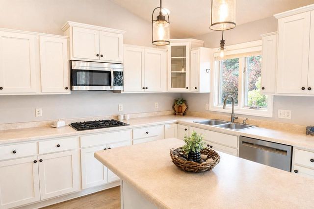 4801 N BENVIEW COURT, Appleton, WI 54913