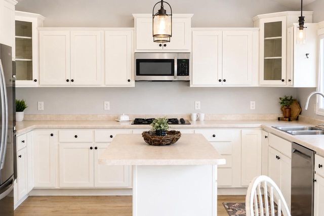 4801 N BENVIEW COURT, Appleton, WI 54913