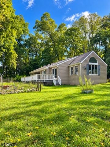 18 Foundry Rd, Hope Twp., NJ 07825