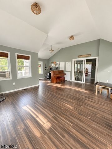 18 Foundry Rd, Hope Twp., NJ 07825