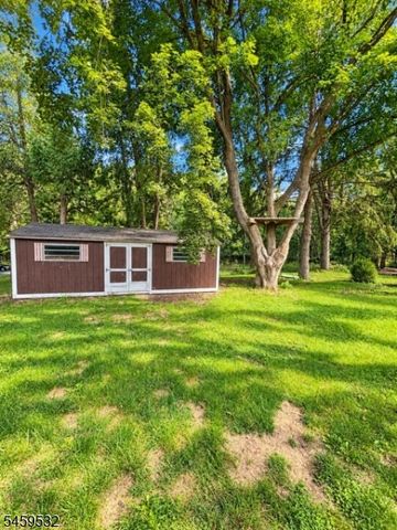 18 Foundry Rd, Hope Twp., NJ 07825