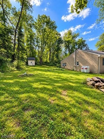 18 Foundry Rd, Hope Twp., NJ 07825