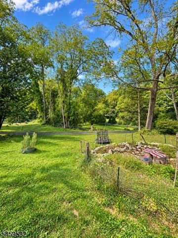 18 Foundry Rd, Hope Twp., NJ 07825