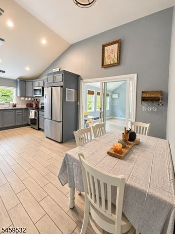 18 Foundry Rd, Hope Twp., NJ 07825