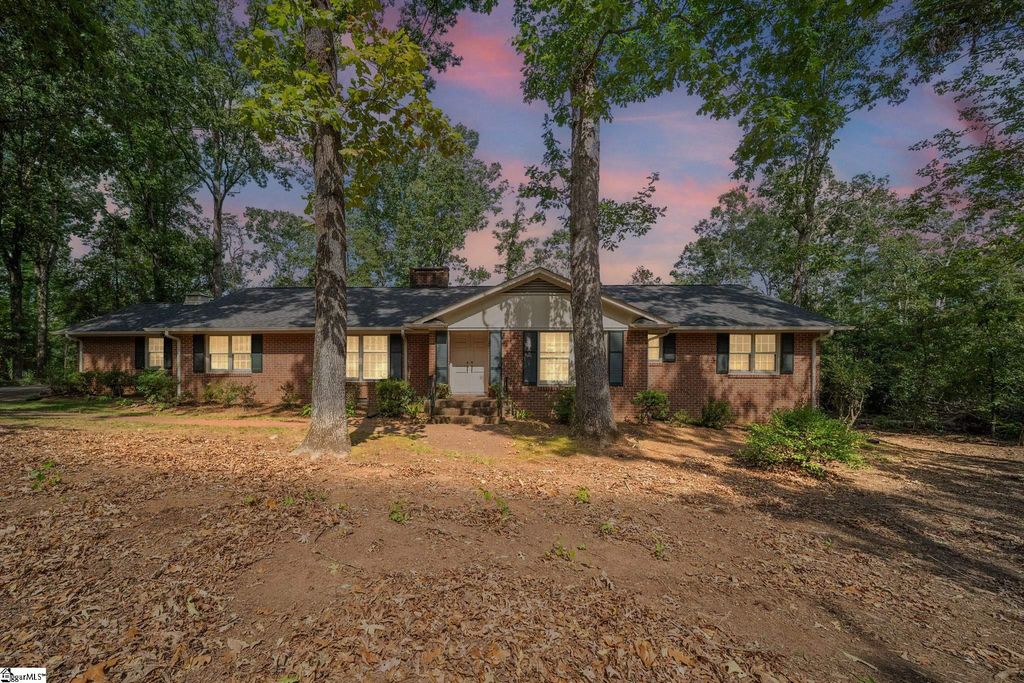 111 Rolling Green Circle, Greenville, SC 29615