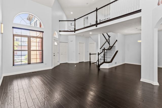 4406 Lainie Circle, Glenview, IL 60026