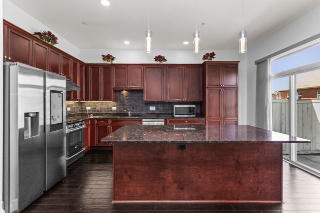 4406 Lainie Circle, Glenview, IL 60026