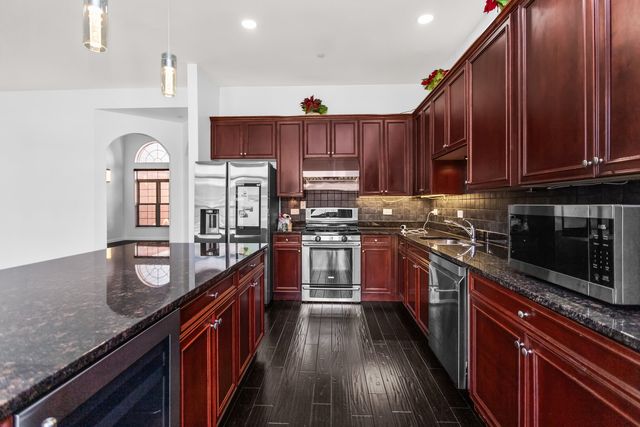 4406 Lainie Circle, Glenview, IL 60026