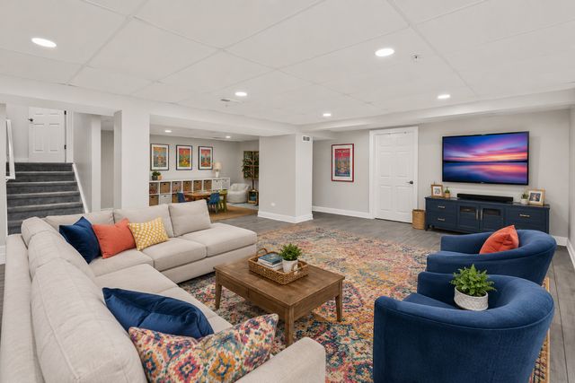 4406 Lainie Circle, Glenview, IL 60026
