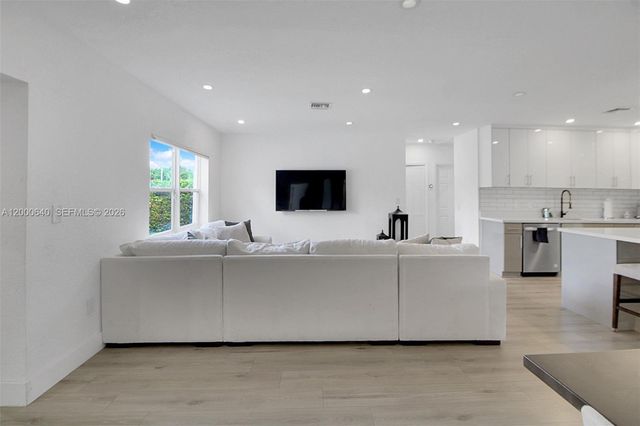 18361 NE 20th Pl 18361, North Miami Beach, FL 33179