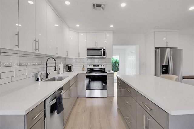 18361 NE 20th Pl 18361, North Miami Beach, FL 33179