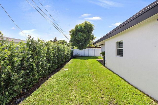 18361 NE 20th Pl 18361, North Miami Beach, FL 33179