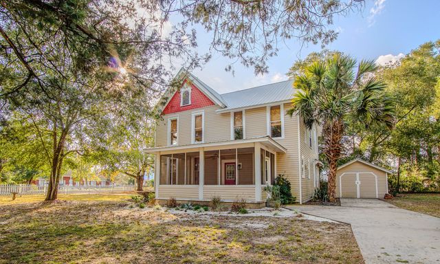 87 Bay Avenue, Defuniak Springs, FL 32435